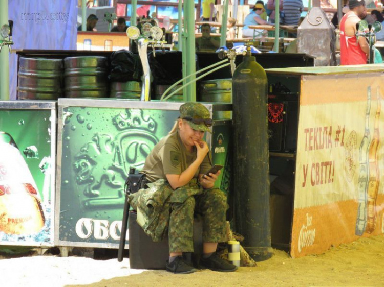 Спасатели продолжают нести службу на музыкальном фестивале в Мариуполе (ФОТО+ВИДЕО)