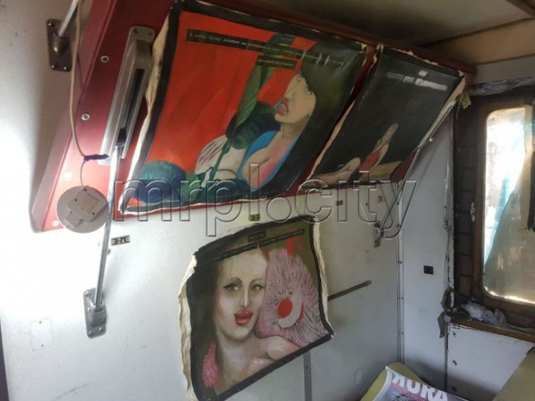 В Мариуполе списанные вагоны стали галереей современного искусства (ФОТОРЕПОРТАЖ)