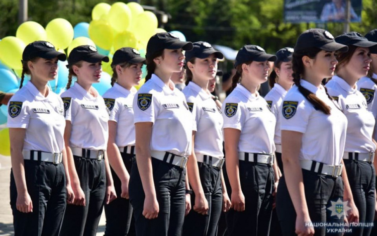 Большой выпуск мариупольской «Академии полиции»: 90 полицейских приняли присягу (ФОТО+ВИДЕО)