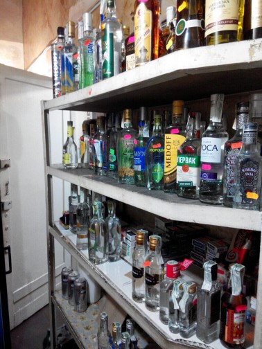 На Донетчине изъяли свыше двух тысяч литров фальсифицированного алкоголя