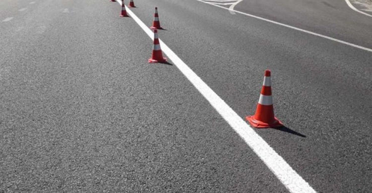Мариупольские автотрассы сделают безопаснее с помощью стеклянных микрошариков (ФОТО)