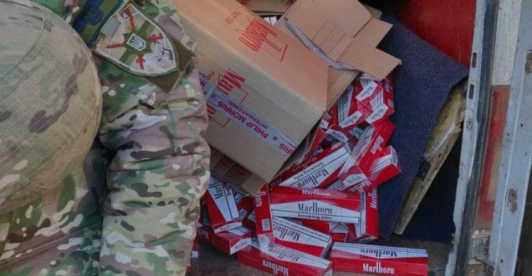 Табачный бизнесмен: на КПВВ Донетчины пытались провезти сигареты на полмиллиона гривен (ФОТО)