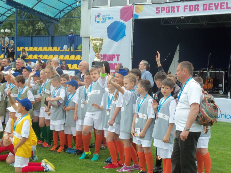 Мариупольские школьники заняли призовое место на киевском футбольном турнире (ФОТО)