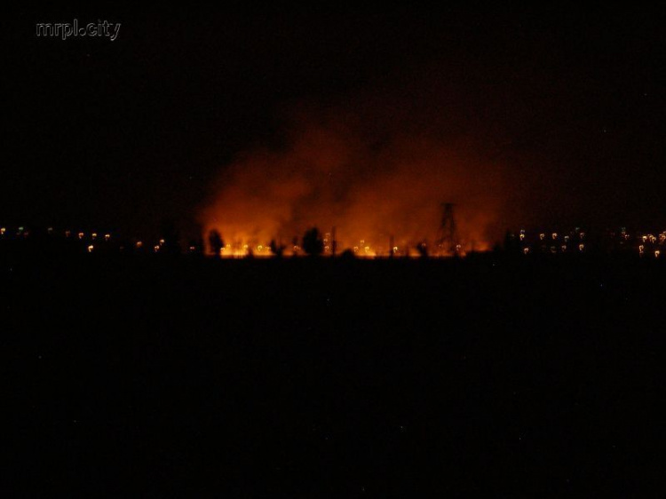 Стали известны подробности ночного пожара под Мариуполем (ФОТО)