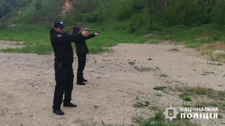 Полицейские Мариуполя в полевых условиях отработали тактику ведения боя (ФОТО)