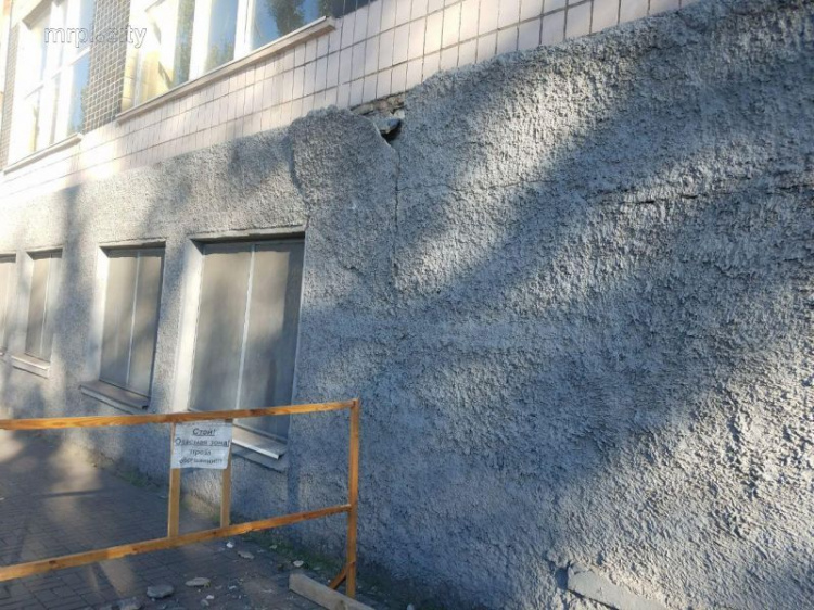 Мариупольская кондитерская фабрика превращается в развалины (ФОТОФАКТ)