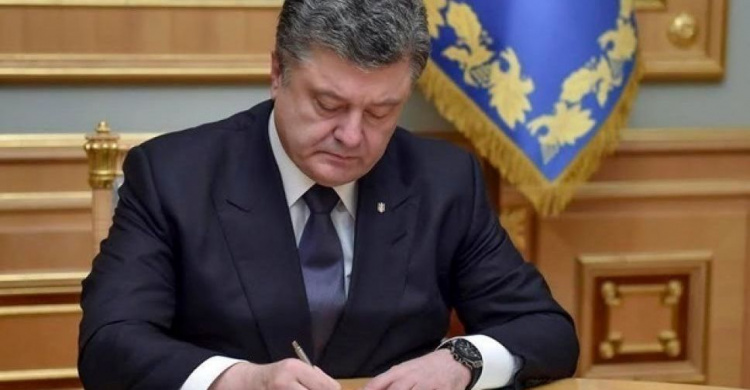 Порошенко назвал дату введения военного положения в Украине