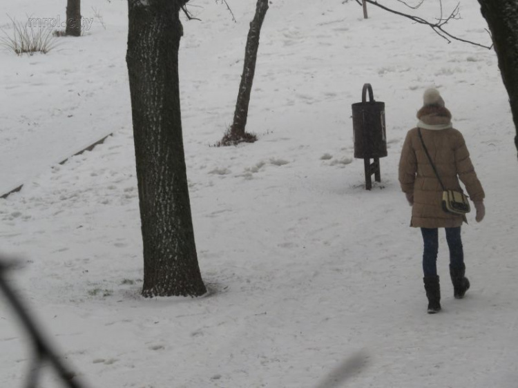 С гололедом в Мариуполе справились, но ситуацию испортил снегопад? (ФОТО)