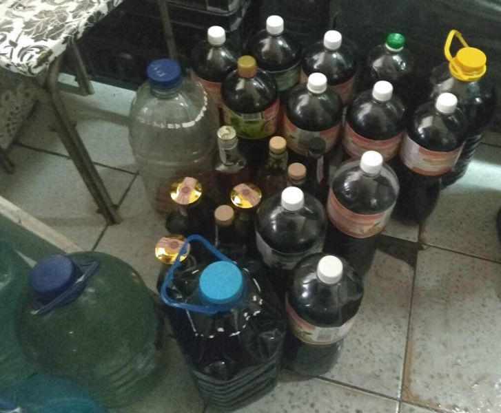 В Мариуполе по результатам рейда изъяли почти 200 литров алкоголя на свыше 11 тысяч гривен (ФОТО)