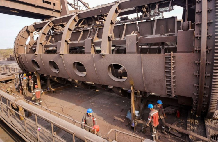 На мариупольском меткомбинате завершили капитальный ремонт вагоноопрокидывателя