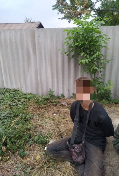 В Мариуполе «спалился» 18-летний парень с подозрительными пакетами