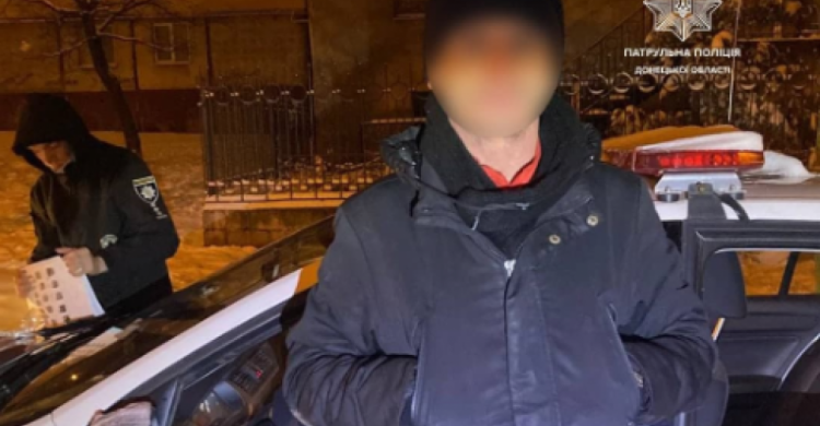 Двух подозрительных мужчин ночью в Мариуполе задержали полицейские