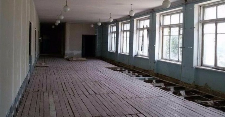 С подрядчика взыскали более миллиона гривен за невыполненный капремонт в школе Мариупольского района