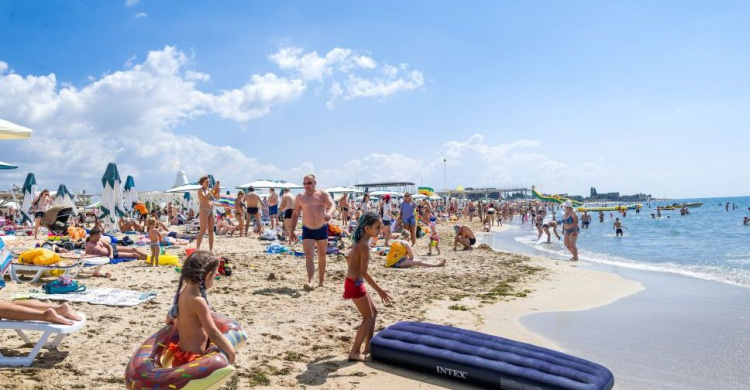Суицид, потерянный ребенок и «унесенные ветром»: как прошли пляжные выходные в Мариуполе