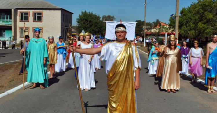 Греческий фестиваль под Мариуполем объединил десятки национальностей (ФОТО)