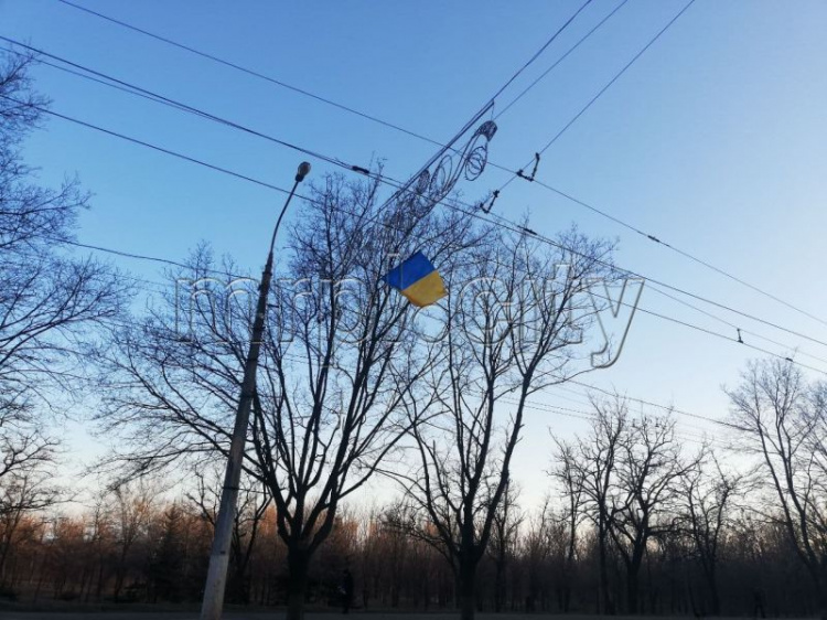 Мариупольский «Сталевар» теперь держит флаг Украины (ФОТОФАКТ)