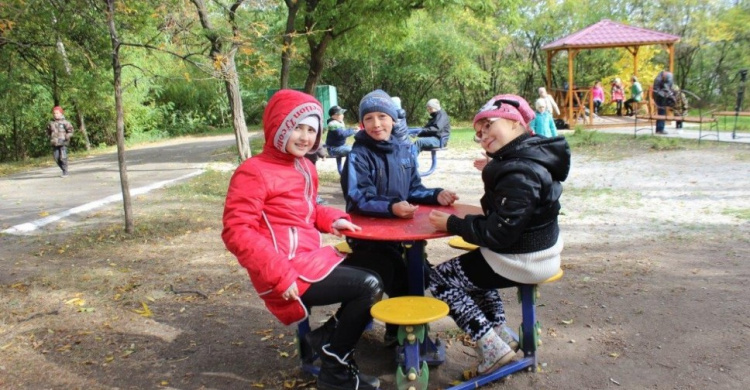Для детей в Мариуполе открыли лечебный дендропарк 