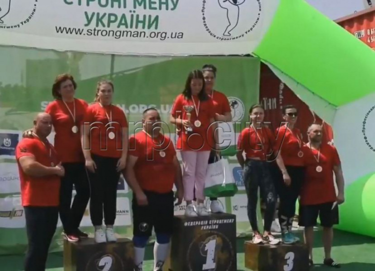 Семья мариупольского стронгмена Александра Лашина подтвердила титул самой сильной в Украине