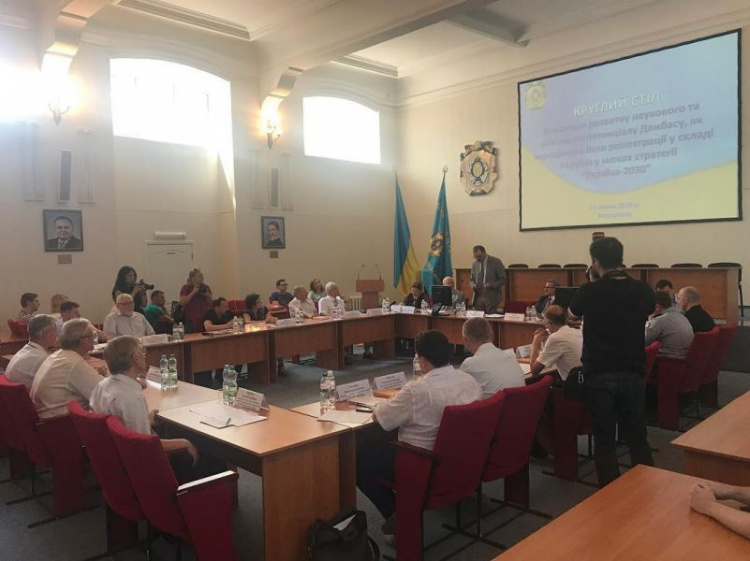 Как образование может помочь в реинтеграции Донбасса: в Мариуполе прошел круглый стол