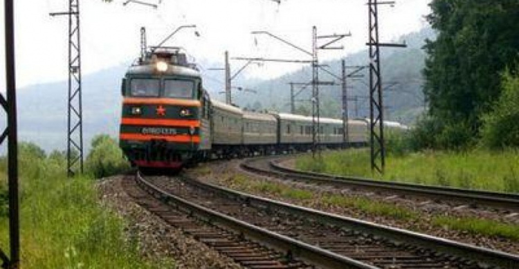Донецкая железная дорога зовёт своих сотрудников из ОРДЛО на работу