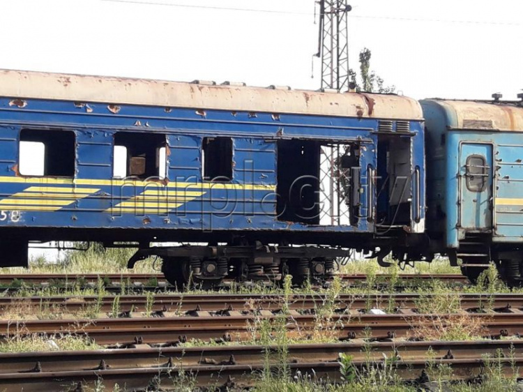 В Мариуполе списанный поезд шесть лет ждет своей «смерти» в «отстойнике»