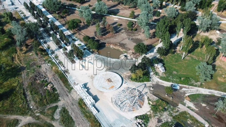 Мариупольский парк в стадии реконструкции показали с высоты птичьего полета