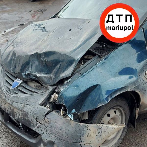 В Мариуполе водитель «Dacia» вылетел на «встречку» и врезался в «Газель»