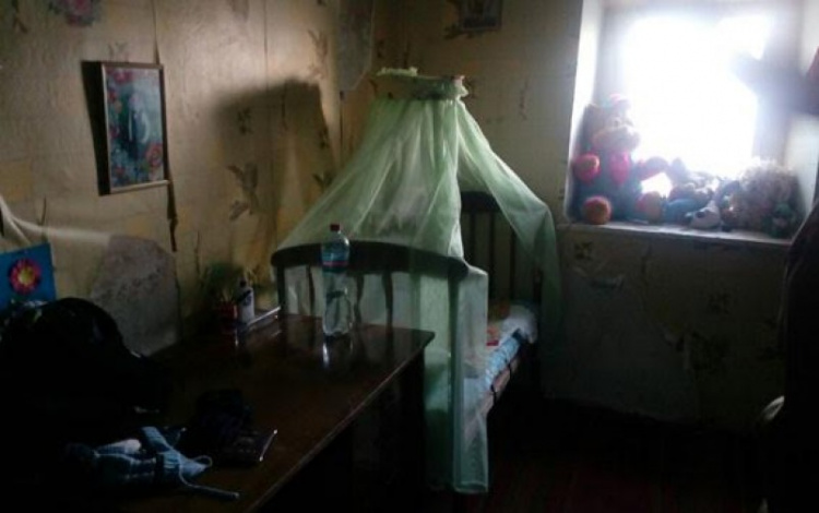 Врачи в Волновахе борются за жизнь двухлетнего мальчика, замерзшего на пороге своего дома