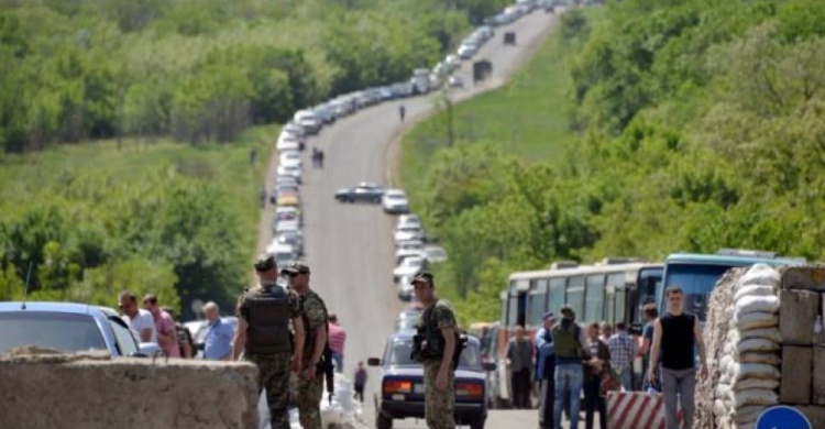 Боевики не выпускают людей из оккупированной части Донбасса