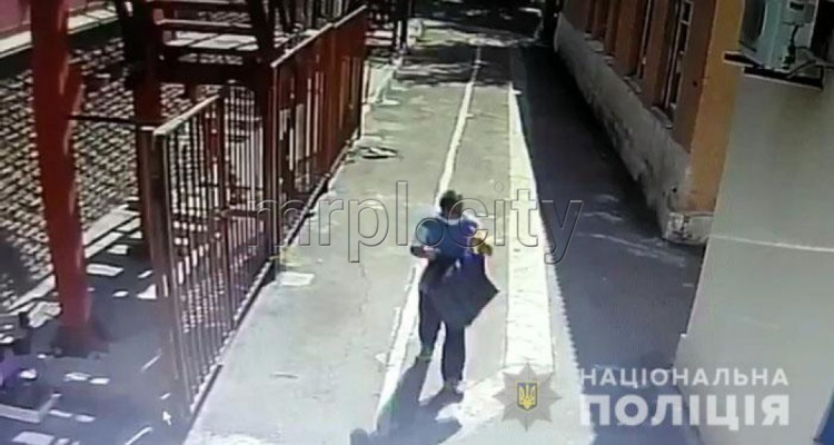 Подозреваемый в нападении на синагогу Мариуполя задержан или нет? 