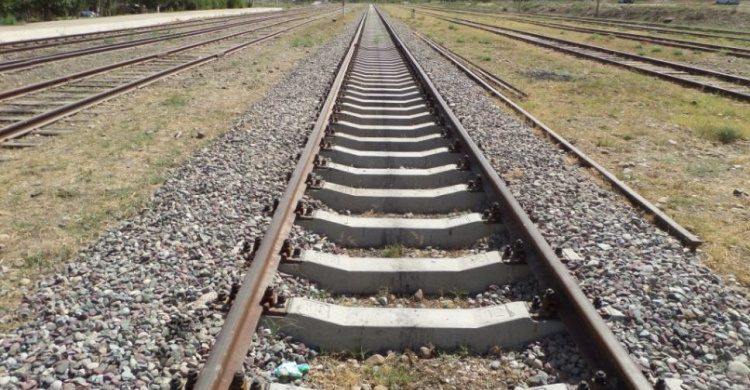 За заборчиком: железнодорожные пути в Украине начнут строить по-новому