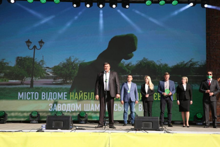 «ЗеКоманда» выдвинула более 1200 кандидатов в депутаты и мэры Донецкой области
