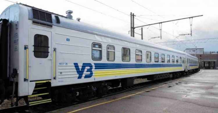 Два поезда из Мариуполя начнут подбирать пассажиров в Запорожской области