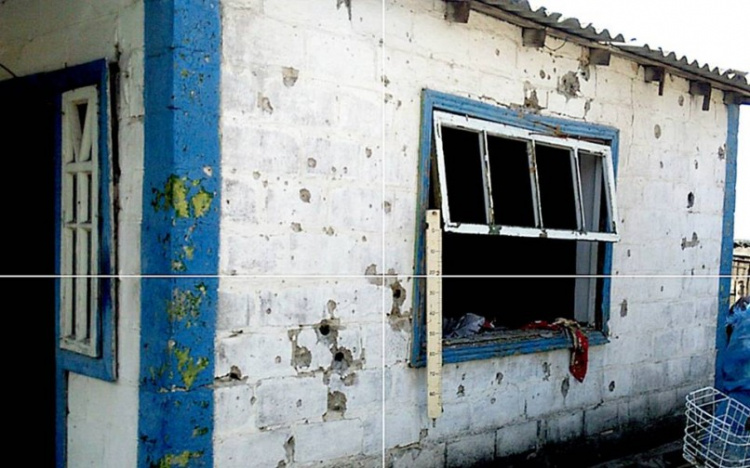 На Мариупольском направлении противник обстрелял жилые дома в Сладком (ФОТО)