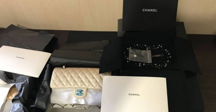 Украшения Chanel перехвачены на линии разграничения при вывозе из «ДНР» (ФОТО)