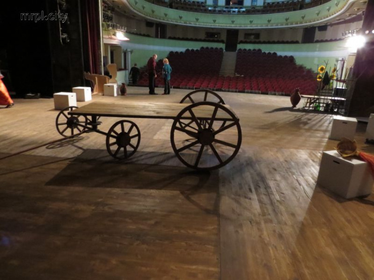 Мариупольский театр станет современным, европейским, с лифтом и новой техникой (ВИДЕО)