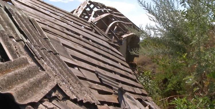 Под Мариуполем в поселке на побережье оползни уничтожают 150 домов (ФОТО)