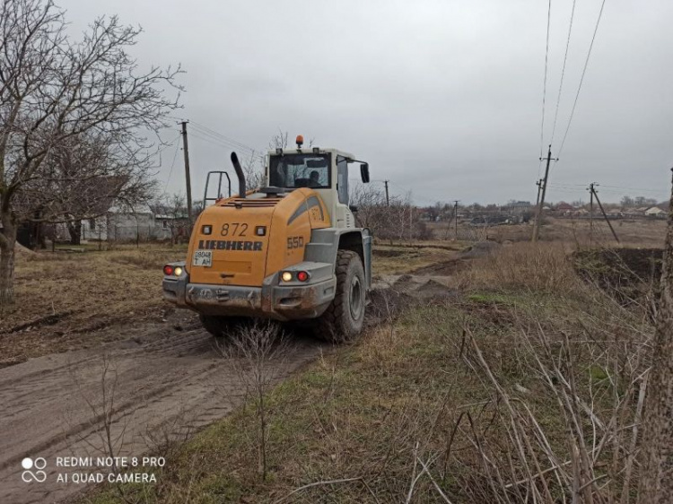 Из-за убитых дорог жители Мариупольского района могли остаться без дров на зиму