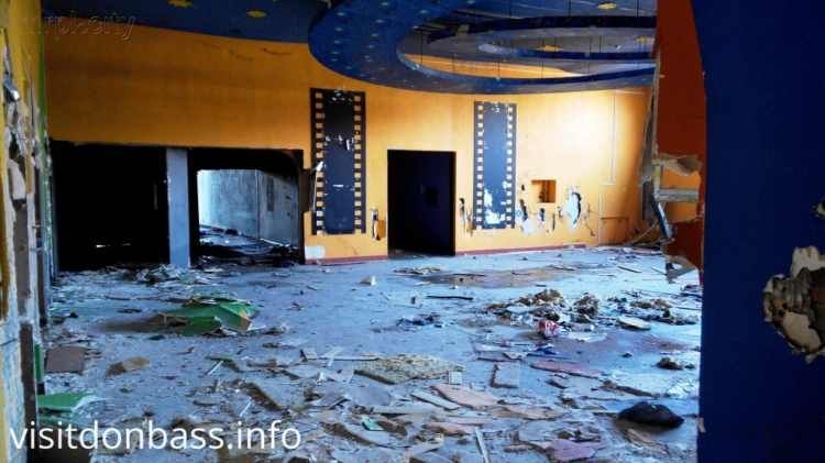 В Мариуполе разрушенный кинотеатр «Союз» переоборудуют в ЦНАП (ФОТО)