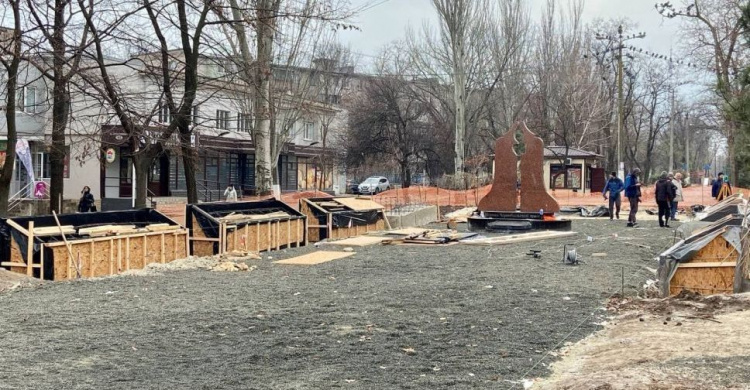 Что происходит у мариупольского памятника жертвам Чернобыльской трагедии?