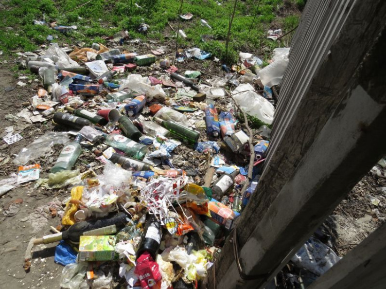 В Мариуполе «Прекрасная жизнь» превратилась в руины и мусорную свалку (ФОТО+ВИДЕО)