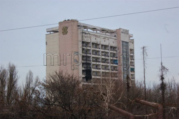 В Мариуполе загорелось здание бывшего профилактория «Здоровье» (ДОПОЛНЕНО)