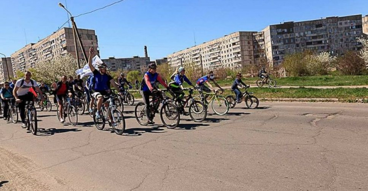Открытие велосезона в Мариуполе: около 600 горожан поддержали заезд (ФОТО, ВИДЕО)