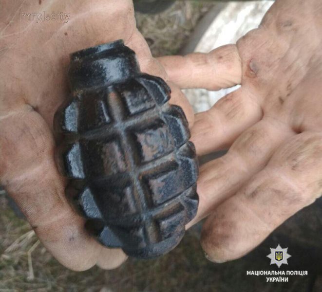 Под Мариуполем задержан вор, украсивший свой трактор боевой гранатой (ФОТО)