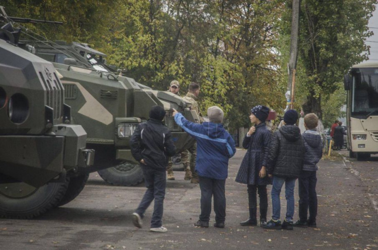 Под Мариуполем «азовцы» установили памятник легендарному украинскому гетману (ФОТО)