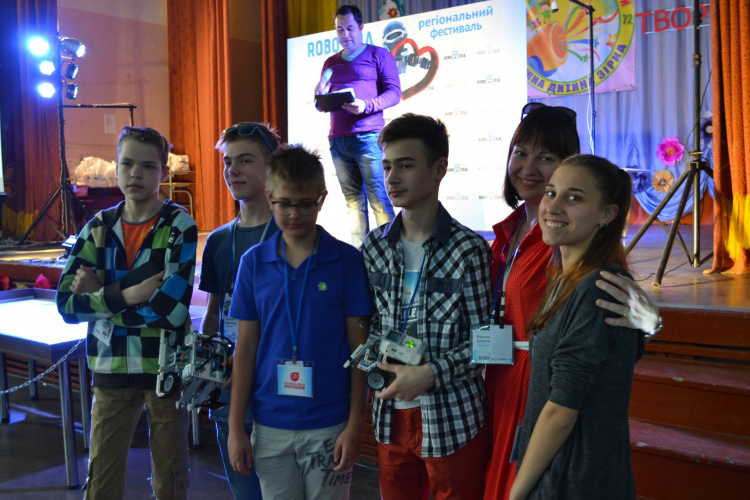 Мариупольцы стали первыми в Донецкой области в робосумо на фестивале роботов (ФОТО+ВИДЕО)