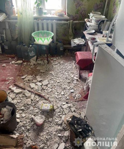 Боевики обстреляли мирных жителей Донетчины. Ранена женщина, повреждены детсад и дом