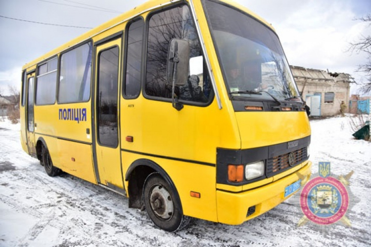 Полицейские Донецкой области запустили в Авдеевке автобус 