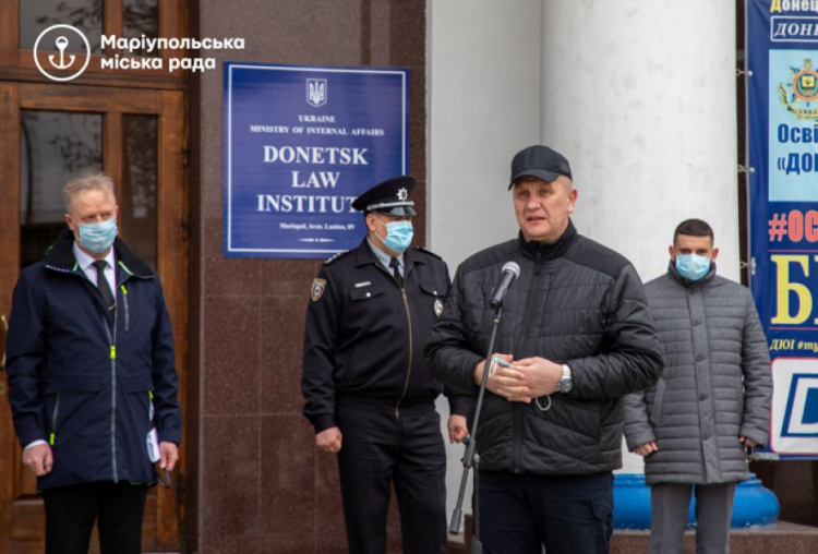 В Мариуполе открылся первый в Украине центр взаимодействия общества и полиции