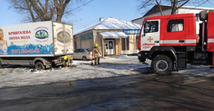 В Мариуполе грузовик застрял в грязи  (ФОТО)
